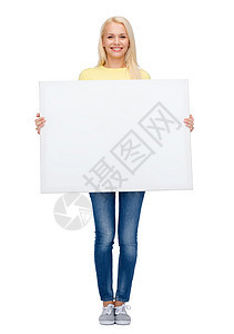 穿着带白白白板的毛衣 微笑着笑容的女人广告折扣横幅海报女孩季节木板空白青少年女性图片