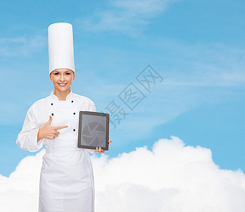 带平板电脑Pc空白屏幕的笑着女厨师女士帽子天空餐厅微笑蓝色女性美食管理人员技术图片