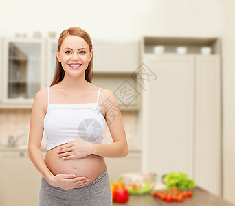 未来幸福的母亲抚摸她的肚子身体男生厨房生活怀孕父母房间母性孩子腹部图片