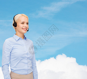 关注客户使用耳机的友好女性求助热线接线员工人咨询代理人女士操作员天空手机秘书技术顾客背景