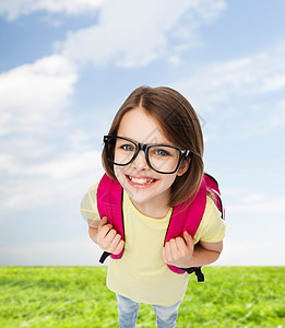 带着包装眼镜的快乐笑笑笑少女学习班级女孩学者快乐课堂青少年学校演讲童年图片