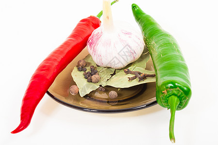 设置调料绿色叶子红色胡椒丁香黄色辣椒青椒调味品白色图片
