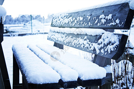 冬季和雪地的概念形象小路街道季节降雪城市长椅暴风雪公园木头旅行图片