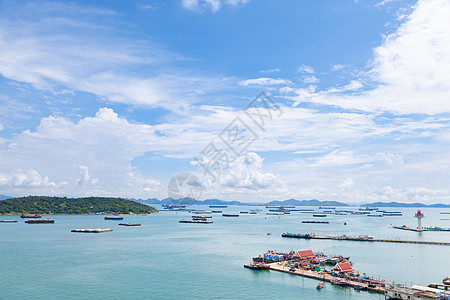 海上货轮码头起重机货运港口海洋天空灯塔海浪力量贸易图片