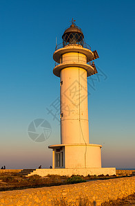 日落时在福门塔的灯塔假期海洋海岸线白色大灯地标天堂蓝色旅行海岸图片