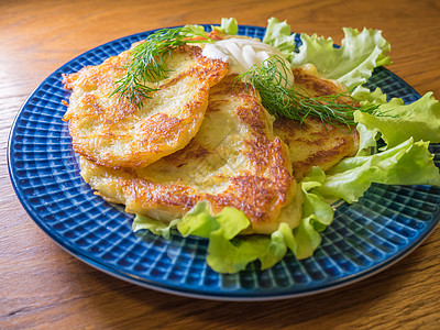 土豆加奶油红辣椒饼子油条早餐奶制品乡村制品陶瓷产品国家美食图片