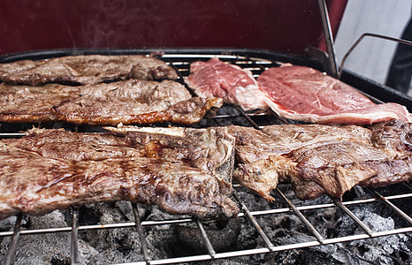 灰肉牛排牛肉木炭炙烤食物图片