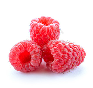 白色背景上孤立的三只红利普果浆草莓美食宏观覆盆子营养果味浆果药品团体沙漠季节图片