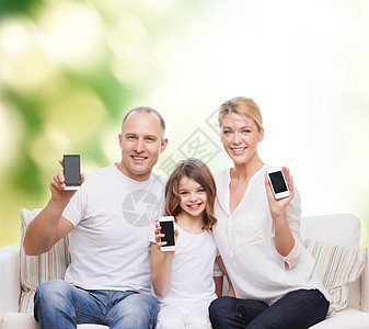 拥有智能手机的幸福家庭工具互联网男人父母电话童年女士母亲青春期青少年图片