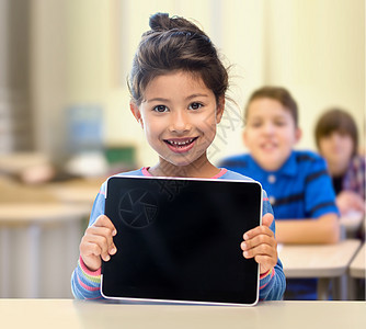 在课堂上使用平板电脑的女学生学生小学生学校男孩们广告微笑药片技术知识学习者图片