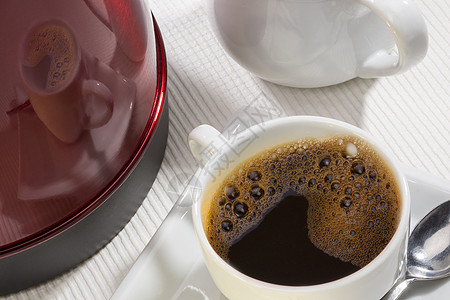 含反光咖啡杯茶匙红色杯子厨房电热反射咖啡早餐热饮水壶图片