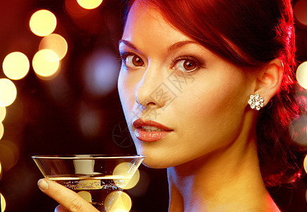 女鸡尾酒饮料庆典富裕女性酒吧魅力女孩俱乐部玻璃夜店图片