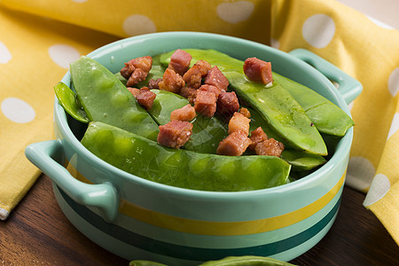 新鲜青豆加培根绿色熏肉烹饪食谱豆类配菜火腿蔬菜洋葱食物图片
