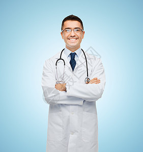 穿白色大衣 微笑着笑容的男医生保健眼镜药品工作兽医男性护理人员职业卫生职员图片