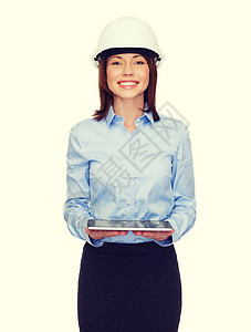 戴白头盔 佩有平板电脑的年轻女商务人士女士建筑师屏幕成人财产建筑商业人士工作互联网图片