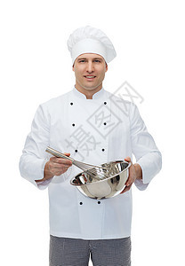 快乐的男厨师烹饪 用胡须鞭打一些东西美食职业夹克工人男性帽子食物职员用具面包图片