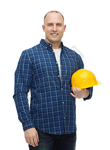 戴着手套戴头盔微笑的男人修理工工人安全工作安全帽帽子衬衫领班承包商男性图片