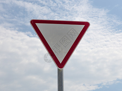 天空背景上的道路符号驾驶安全注意力警告速度三角形蓝色路标运输图片