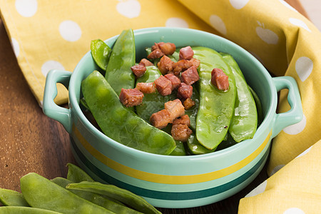 新鲜青豆加培根绿色洋葱火腿配菜豆类熏肉食谱食物烹饪蔬菜图片