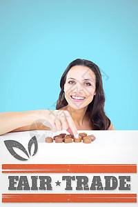 美丽的黑发美女选巧克力的复合图象贸易数字广告女士手势计算机棕色长发蓝色女性图片