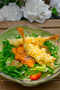 配沙拉的日本新鲜虾海鲜贝类盘子老虎对虾海胆食品餐厅小吃饮食图片