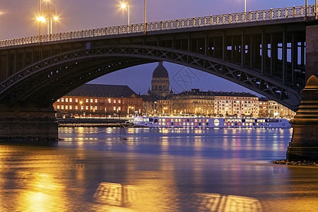 希乌斯大桥和克里斯图斯基契尔切 梅因兹 莱茵兰-帕拉蒂图片