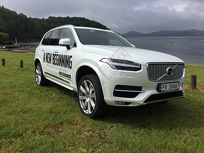 Volvo XC90 前乌戈霍伊尔边图片