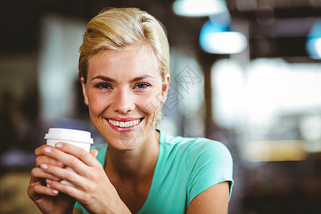 金发美女 喝着咖啡饮料女士短发咖啡屋行业杯子女性顾客咖啡馆金发女郎图片