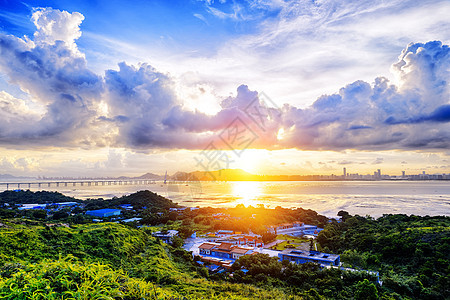 村落的日落景色优美 在香港海岸线上空海洋天空地平线海景建筑学建筑村庄岩石阳光海岸线图片