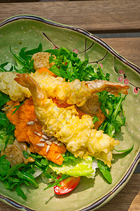配沙拉的日本新鲜虾寿司贝类海鲜老虎海胆小吃饮食食物食品对虾图片