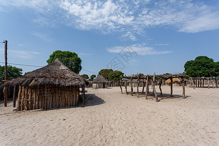 传统的非洲村和有房屋的村庄小屋生活贫困棚户区农村住宅房子建筑学贫民窟部落图片