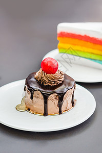 巧克力蛋糕甜点棕色食物美食水果红色面包白色巧克力蛋糕图片