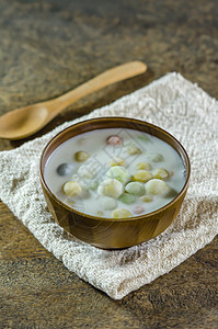 布阿洛伊热带饺子美食绿色茶点奶油甜点紫色糖浆牛奶图片