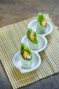新鲜春卷面条小吃营养辣椒草本植物蔬菜美食盘子沙拉黄瓜图片