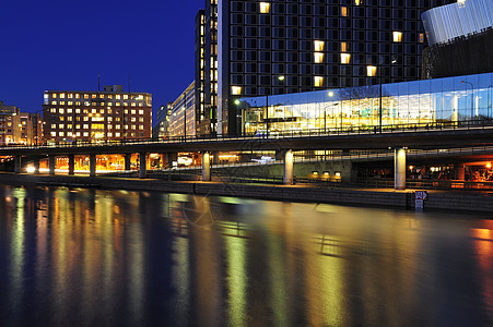 斯德哥尔摩路灯建筑结构运河雕像黑色外观地标街道交通图片