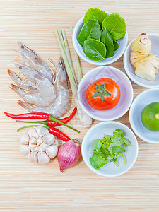 泰国最热门的汤 或洋葱青柠树叶海鲜柠檬汁美食胡椒辣椒厨房香菜图片