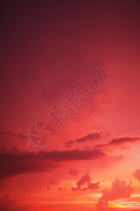 戏剧性红日落天空图片