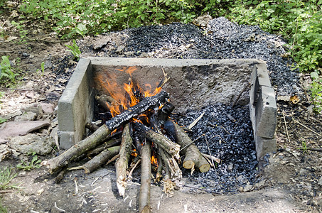 壁炉着火 准备煤炭野餐余烬辉光温暖燃烧安全红色炙烤橙子黄色图片