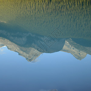 山湖反思图片
