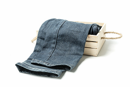 木箱中的jean店铺材料棕色荒野棉布衣架蓝色木头男人织物图片
