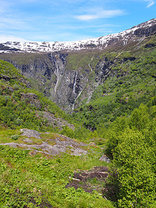 挪威奥兰德代尔游客树木旅行远足瀑布绿色农场风景房子图片