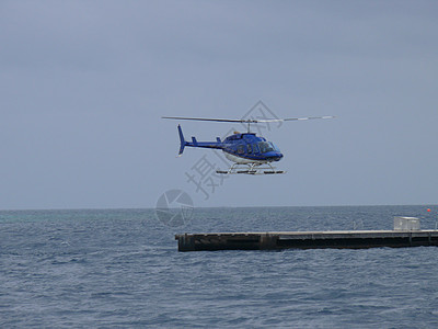 陆海基地直升机着陆图片