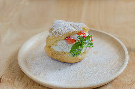 草莓Choux Cream糖霜水果甜点面包糕点盘子香草浆果蛋糕食物图片