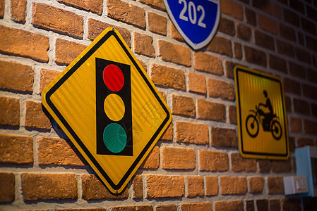 交通信号牌木板街道运输交通警卫警告指导药品旅行安全图片