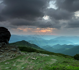 山高地貌喀尔巴阡山 乌克兰土地松树日落场地全景农业小路云杉草原彩虹图片