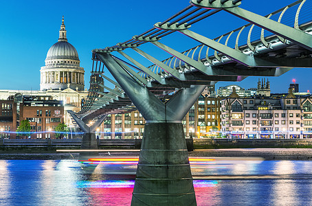 伦敦     2015年6月15日 2015年 与圣保罗·卡塞德拉的市夜天线图片