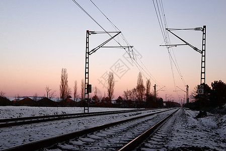 日落时的铁路平台图片