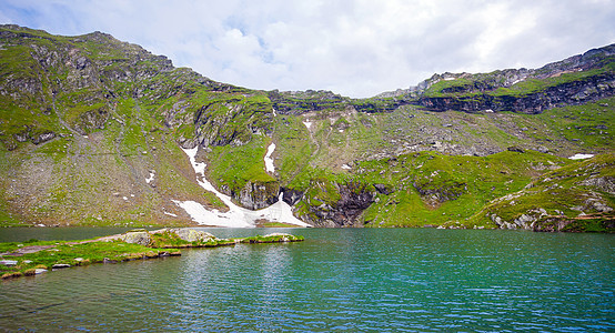 法加拉斯山巴莱亚湖岸边的古时风景图片