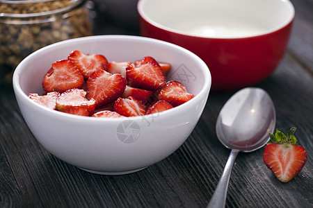 美味草莓甜点叶子木头食物宏观水果玻璃杯子早餐饮食团体图片