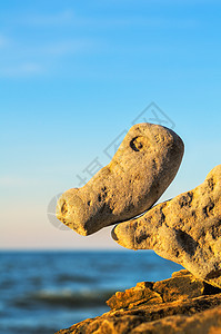 平衡的沥青石图片